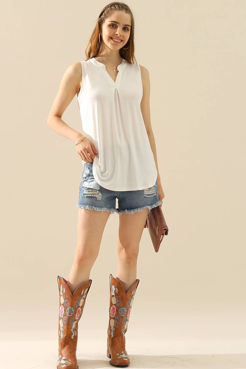 JOHNNY COLLAR SLEEVELESS BLOUSE